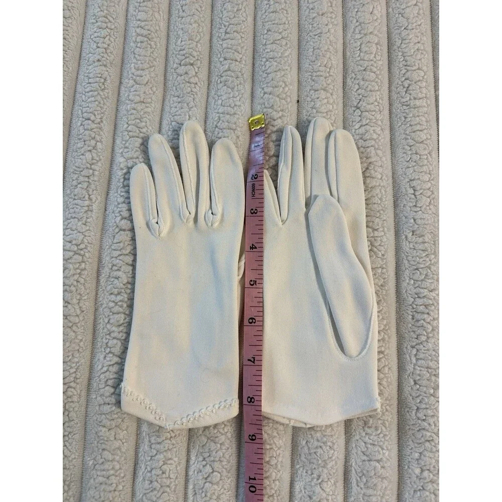 Vintage 1940s-50s Ladies Off White Gloves Lace Trim V Hem